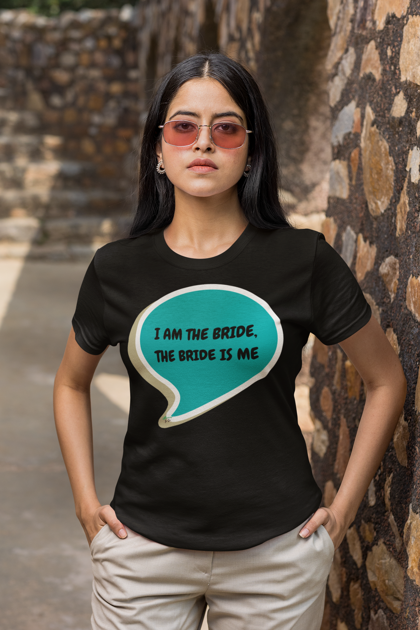 I AM THE BRIDE, THE BRIDE IS ME T-SHIRT IN SPEECH BUBBLE UNISEX TSHIRT GIFT FOR BRIDE GIFT FOR BACHLORETTE PARTY GIFT FOR A GIRLFRIEND OR FIANCÉE GIFT FOR BRIDAL PARTY FUTURE BRIDE T SHIRT