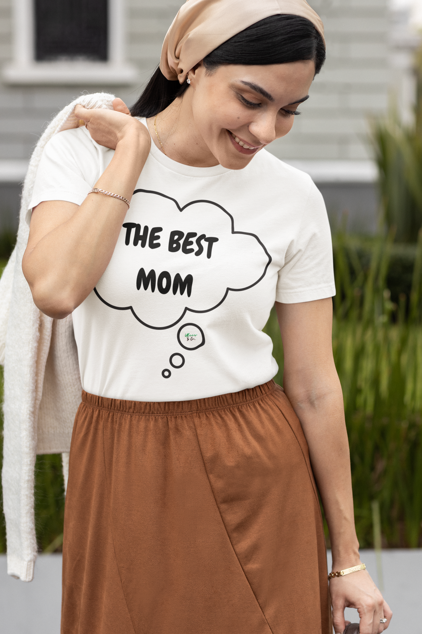 THE BEST MOM T-SHIRT IN THOUGHT BUBBLE GRAPHIC UNISEX T-SHIRT MOTHER'S DAY GIFT FOR MOM SHIRTS FOR MOTHER'S TEES FOR NEW MOM'S GIFTS FOR WOMEN CELEBRATE MOM HOLIDAY FOR MOTHER'S