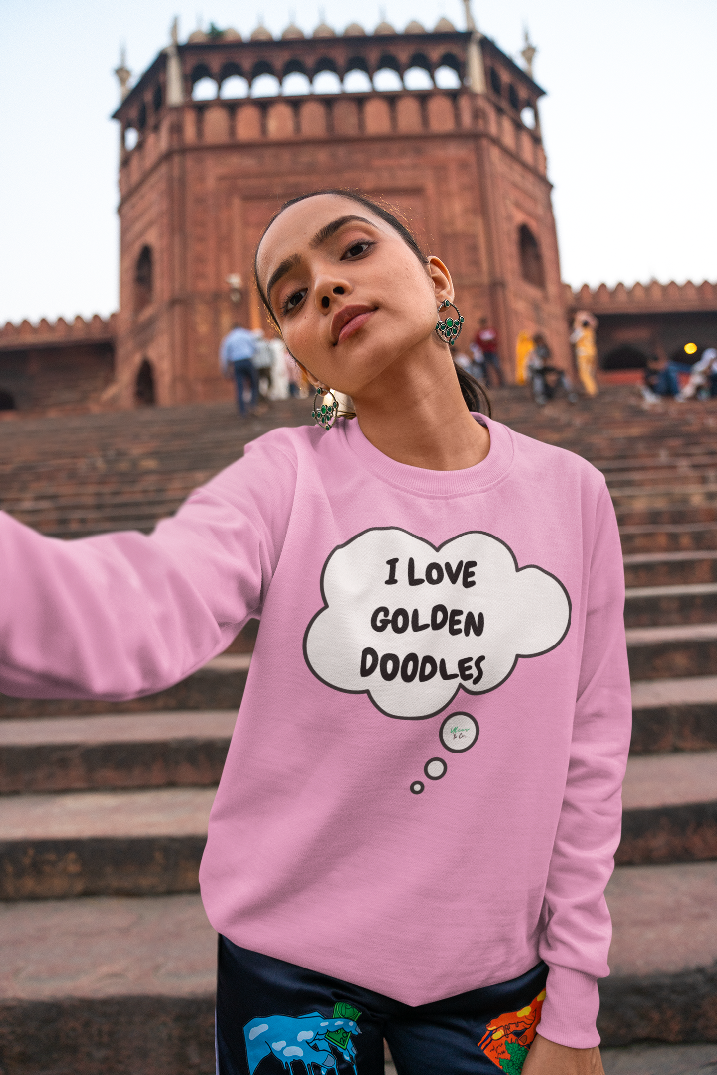 I LOVE GOLDEN DOODLES PULLOVER CREWNECK SWEATSHIRT IN THOUGHT BUBBLE DESIGN UNIQUE GRAPHIC UNISEX SWEATER PET GIFTS DOG MOM STREETWEAR FASHION BIRTHDAY SHIRTS DOG DAD GIFT FOR PET PARENTS