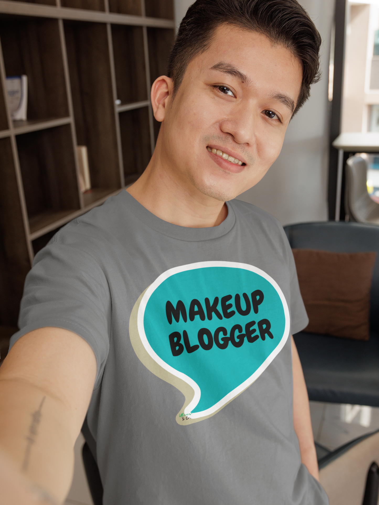 MAKEUP BLOGGER IN SPEECH BUBBLE GRAPHIC UNISEX T-SHIRT SARCASTIC SHIRTS SARCASM TEES FUNNY TEES FOR WOMAN SHIRTS GIFTS HILARIOUS SHIRTS FOR MEN AND WOMEN