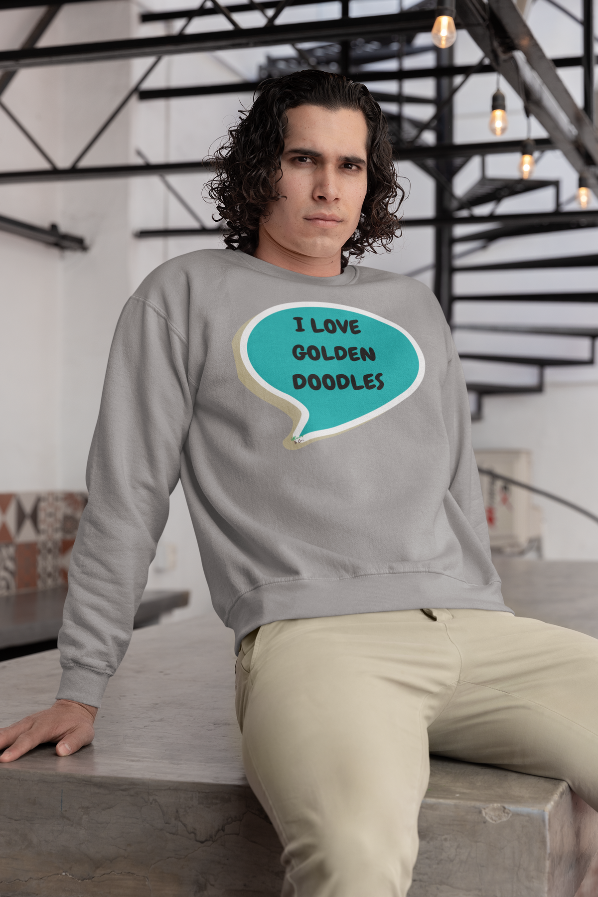 I LOVE GOLDEN DOODLES PULLOVER CREWNECK SWEATSHIRT IN SPEECH BUBBLE DESIGN UNIQUE GRAPHIC UNISEX SWEATER PET GIFTS DOG MOM STREETWEAR FASHION BIRTHDAY SHIRTS DOG DAD GIFT FOR PET PARENTS