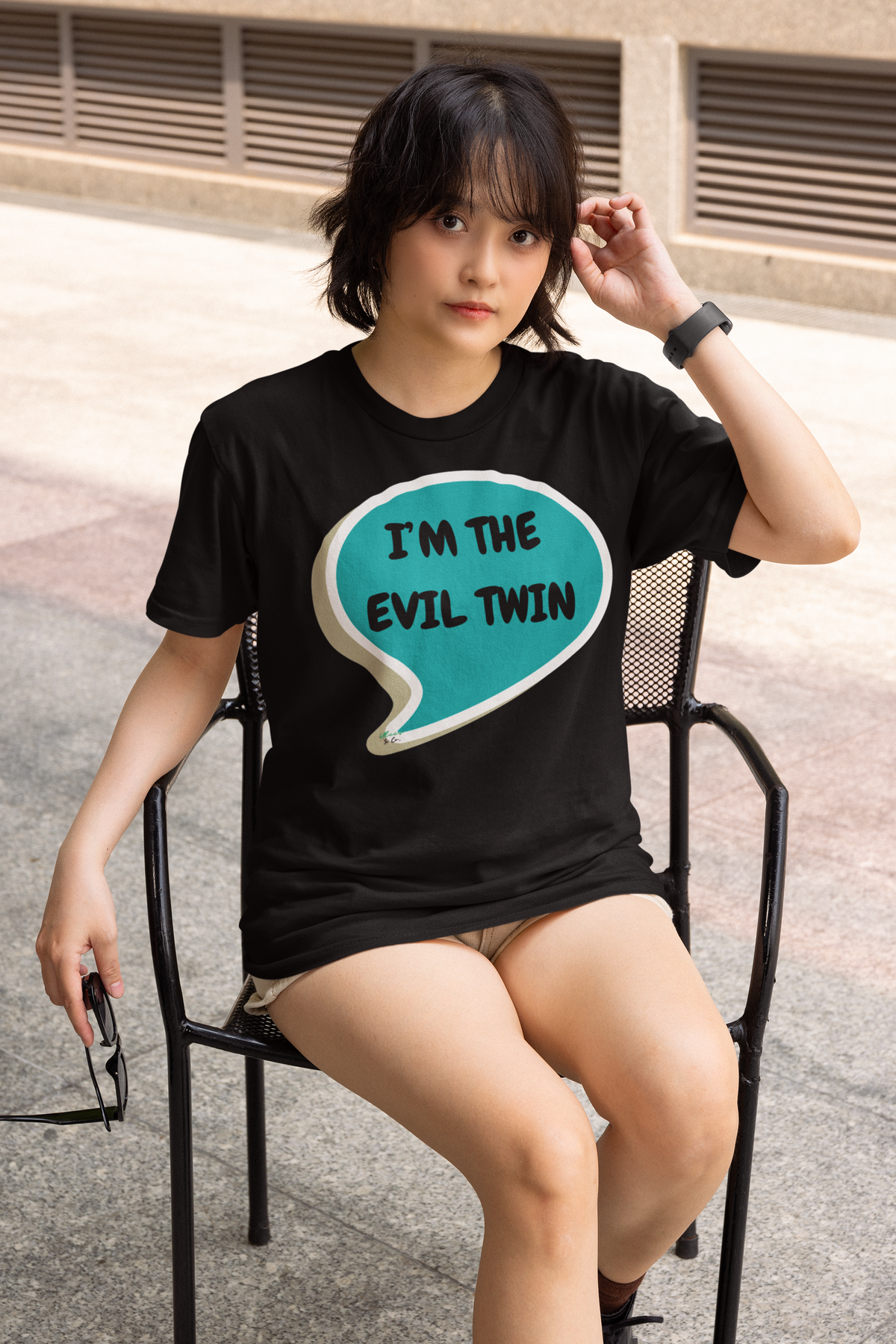 I'M THE EVIL TWIN T-SHIRT UNIQUE GRAPHIC UNISEX SPEECH BUBBLE DESIGN SHIRT STREETWEAR FASHION FUNNY SAYINGS TEES SARCASTIC SAYINGS T-SHIRT HILARIOUS SHIRTS SARCASM TEES BIRTHDAY GIFTS FOR WOMEN GIFT FOR MEN CLOTHING BRAND