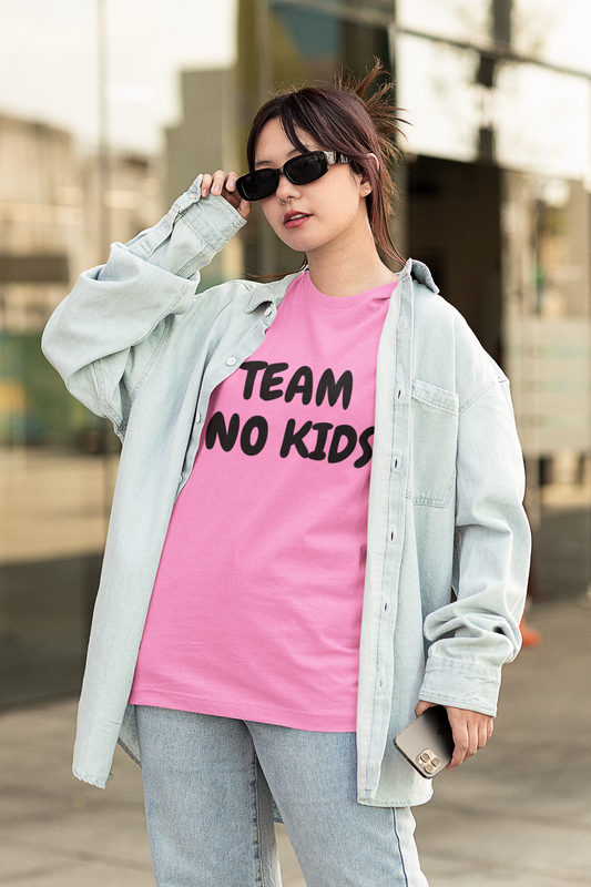TEAM NO KIDS T-SHIRT UNIQUE GRAPHIC UNISEX TEXT ONLY SHIRT CASUAL STREETWEAR FASHION FUNNY SAYINGS TEES SARCASTIC SAYINGS T-SHIRT HILARIOUS SHIRTS SARCASM TEES BIRTHDAY GIFTS FOR WOMEN GIFT FOR MEN CLOTHING BRAND