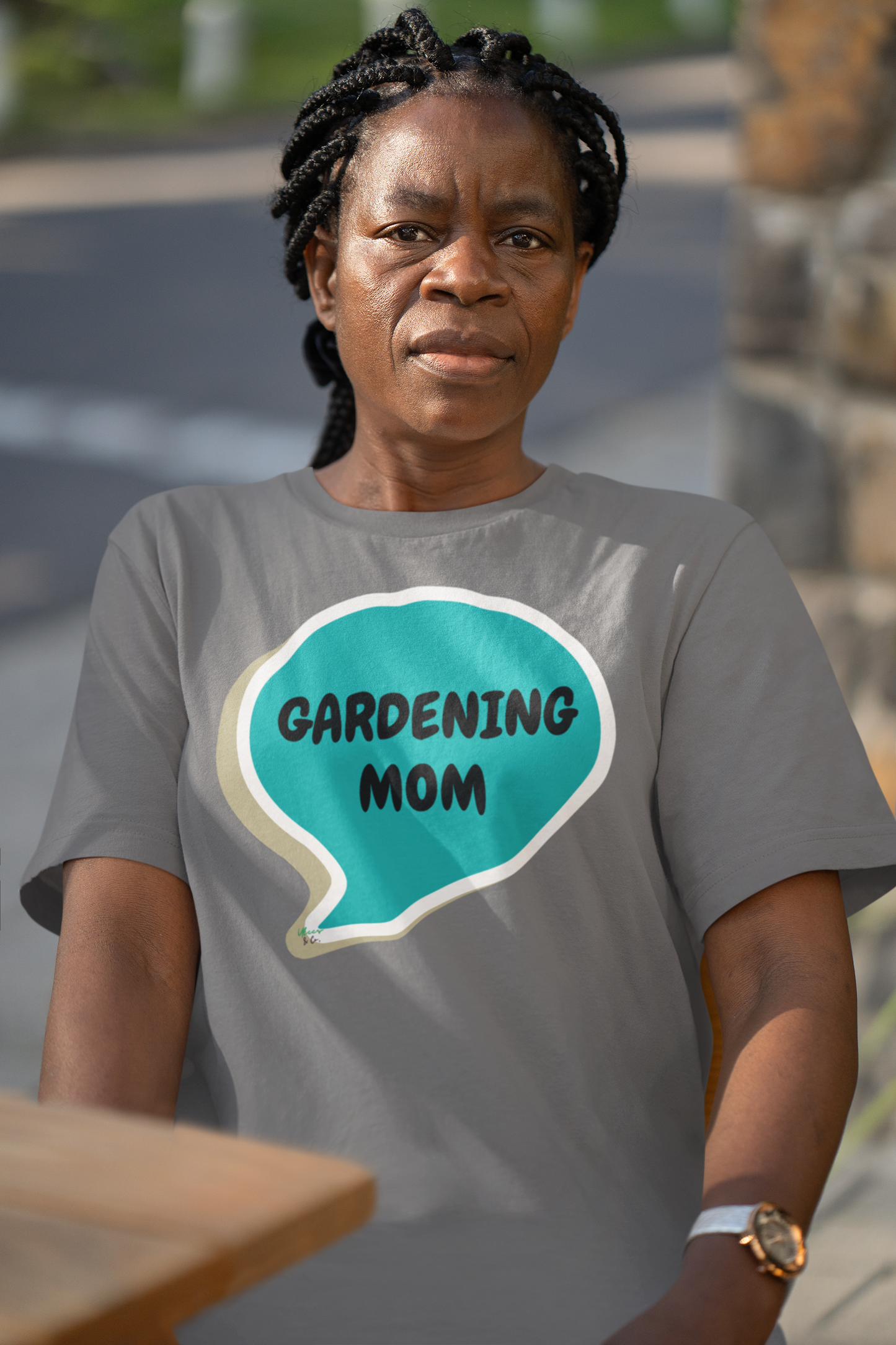 GARDENING MOM IN SPEECH BUBBLE GRAPHIC UNISEX T-SHIRT MOTHER'S DAY TEES GIFT FOR WOMAN GARDENING MOM'S SHIRTS GIFTS GARDEN TSHIRTS GIFT FOR BIRTHDAY MOM'S SHIRTS FOR AUNTS TEES FOR SISTERS GIFT FOR DAUGHTER