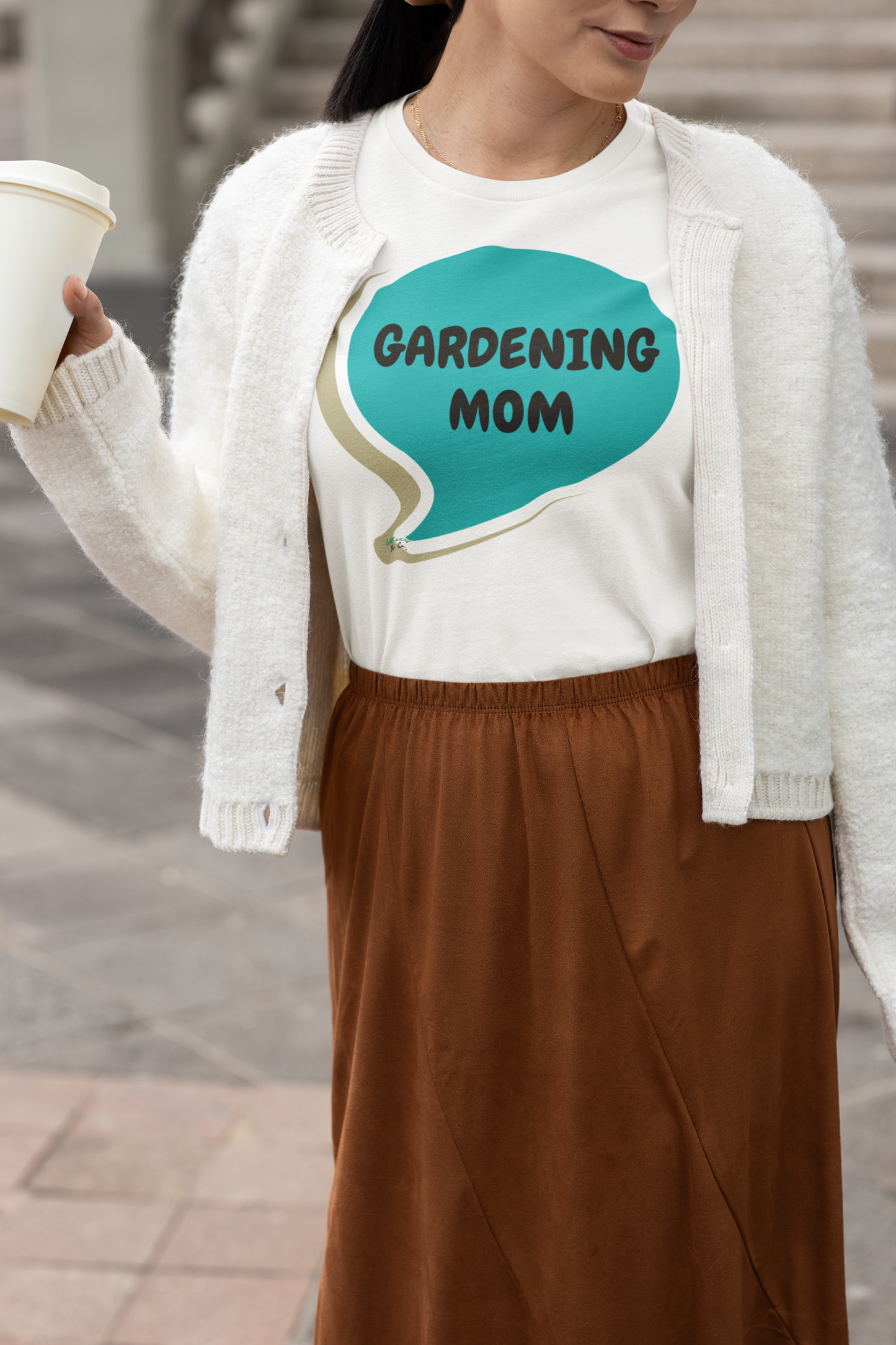 GARDENING MOM IN SPEECH BUBBLE GRAPHIC UNISEX T-SHIRT MOTHER'S DAY TEES GIFT FOR WOMAN GARDENING MOM'S SHIRTS GIFTS GARDEN TSHIRTS GIFT FOR BIRTHDAY MOM'S SHIRTS FOR AUNTS TEES FOR SISTERS GIFT FOR DAUGHTER