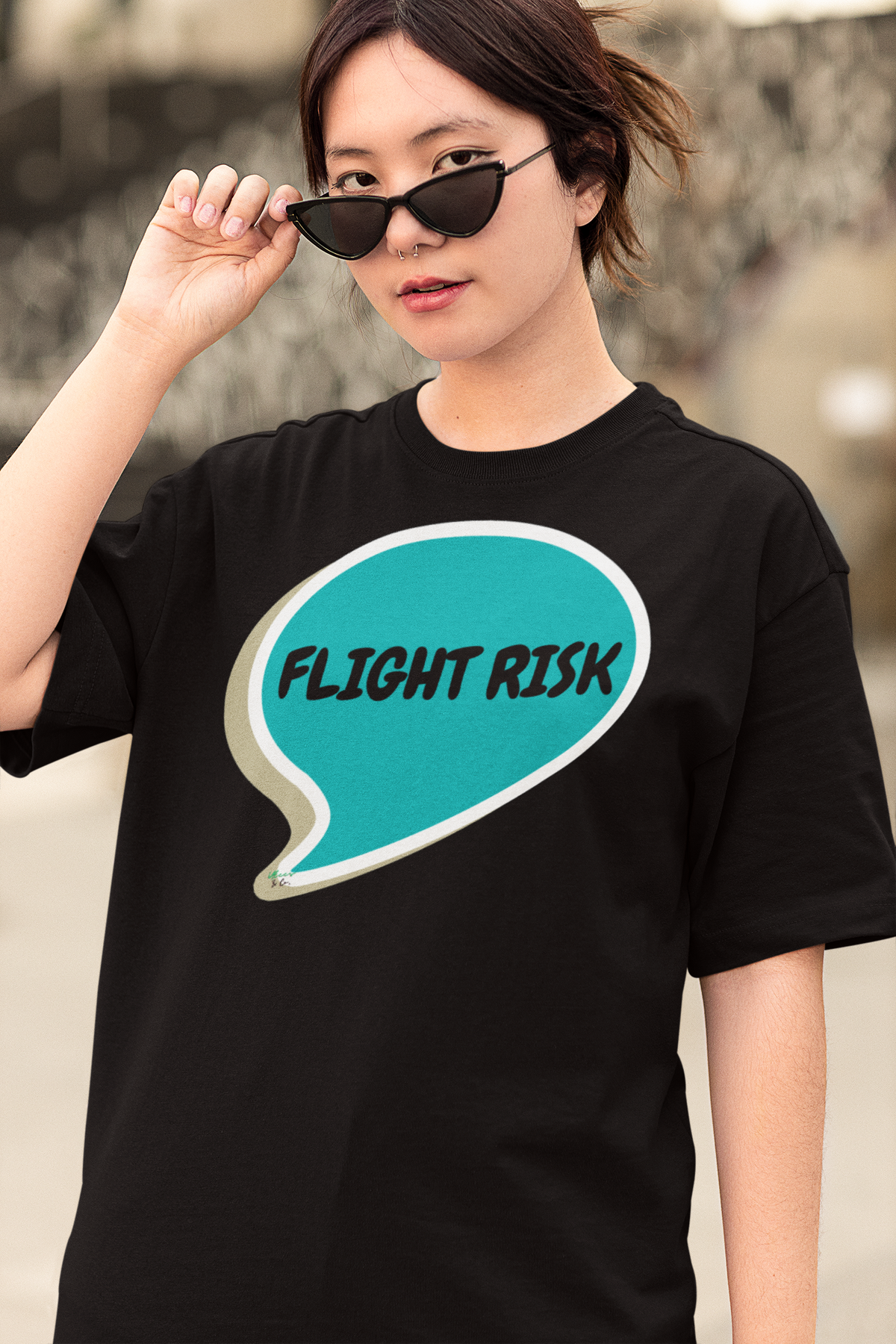FLIGHT RISK T-SHIRT UNIQUE GRAPHIC UNISEX IN SPEECH BUBBLE DESIGN SHIRT CASUAL STREETWEAR FASHION FUNNY SAYINGS TEES SARCASTIC TEES BIRTHDAY GIFTS WOMEN SHIRTS FOR MEN