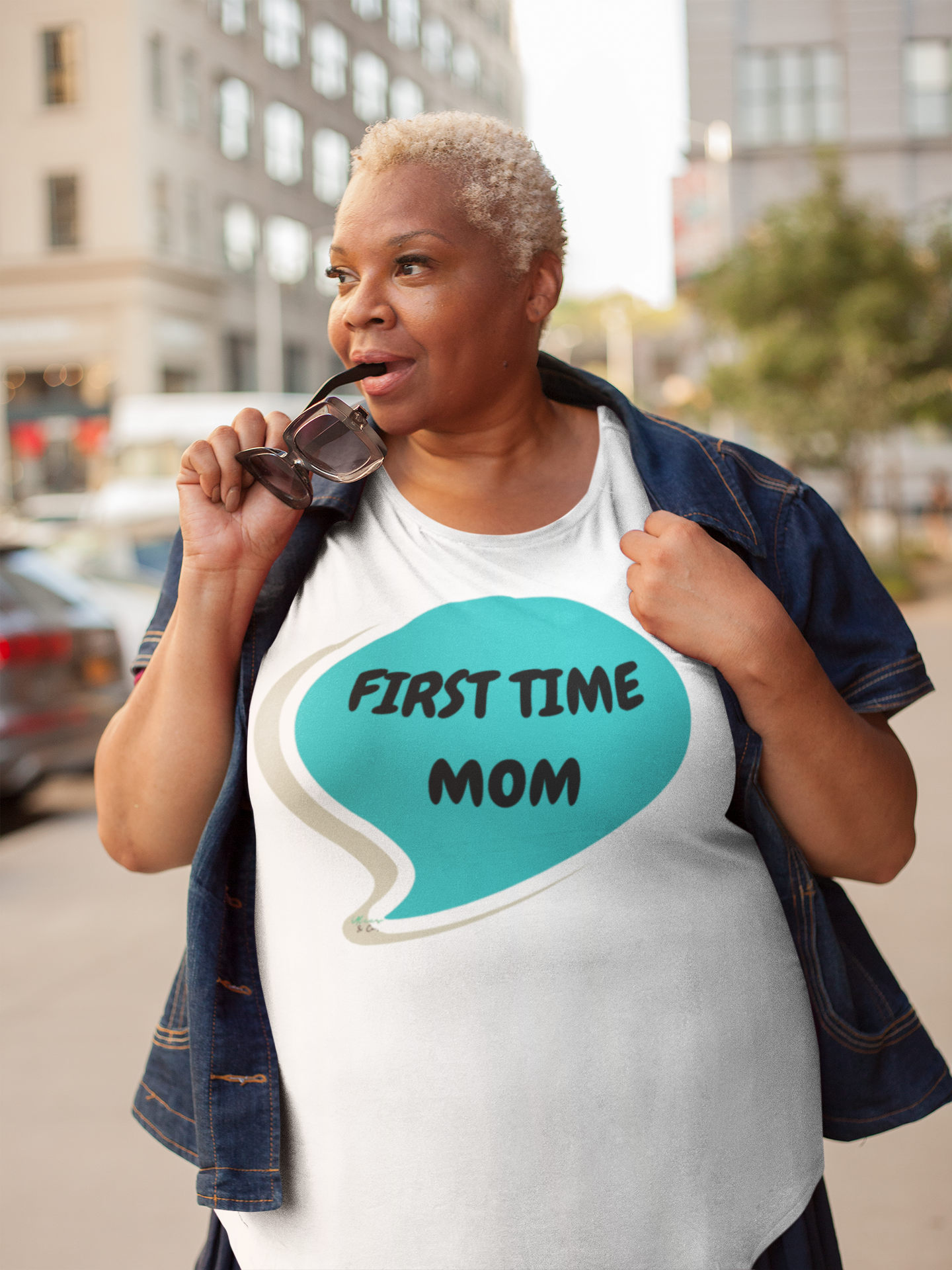 FIRST TIME MOM T-SHIRT IN SPEECH BUBBLE GRAPHIC UNISEX T-SHIRT MOTHER'S DAY GIFT FOR MOMMY SHIRTS FOR MOTHER'S TEES FOR NEW MAMA GIFTS FOR WOMEN CELEBRATE MOM HOLIDAY FOR MOM