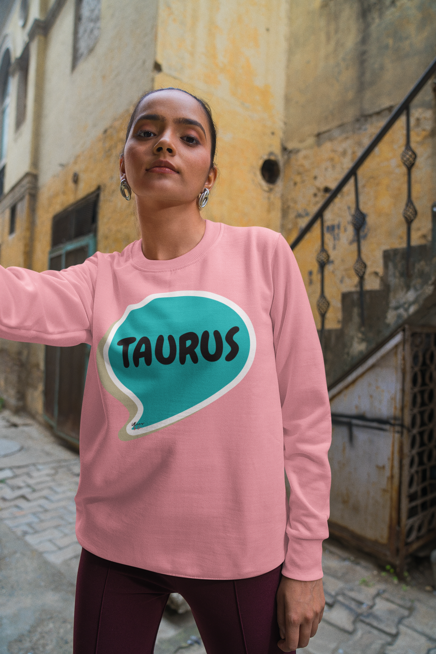 TAURUS ZODIAC SIGN IN SPEECH BUBBLE SWEATSHIRT PULLOVER SWEATER BIRTHDAY TAURUS SIGN FOR GIFT HOROSCOPE TAURUS SIGN UNISEX CREWNECK SWEATSHIRT