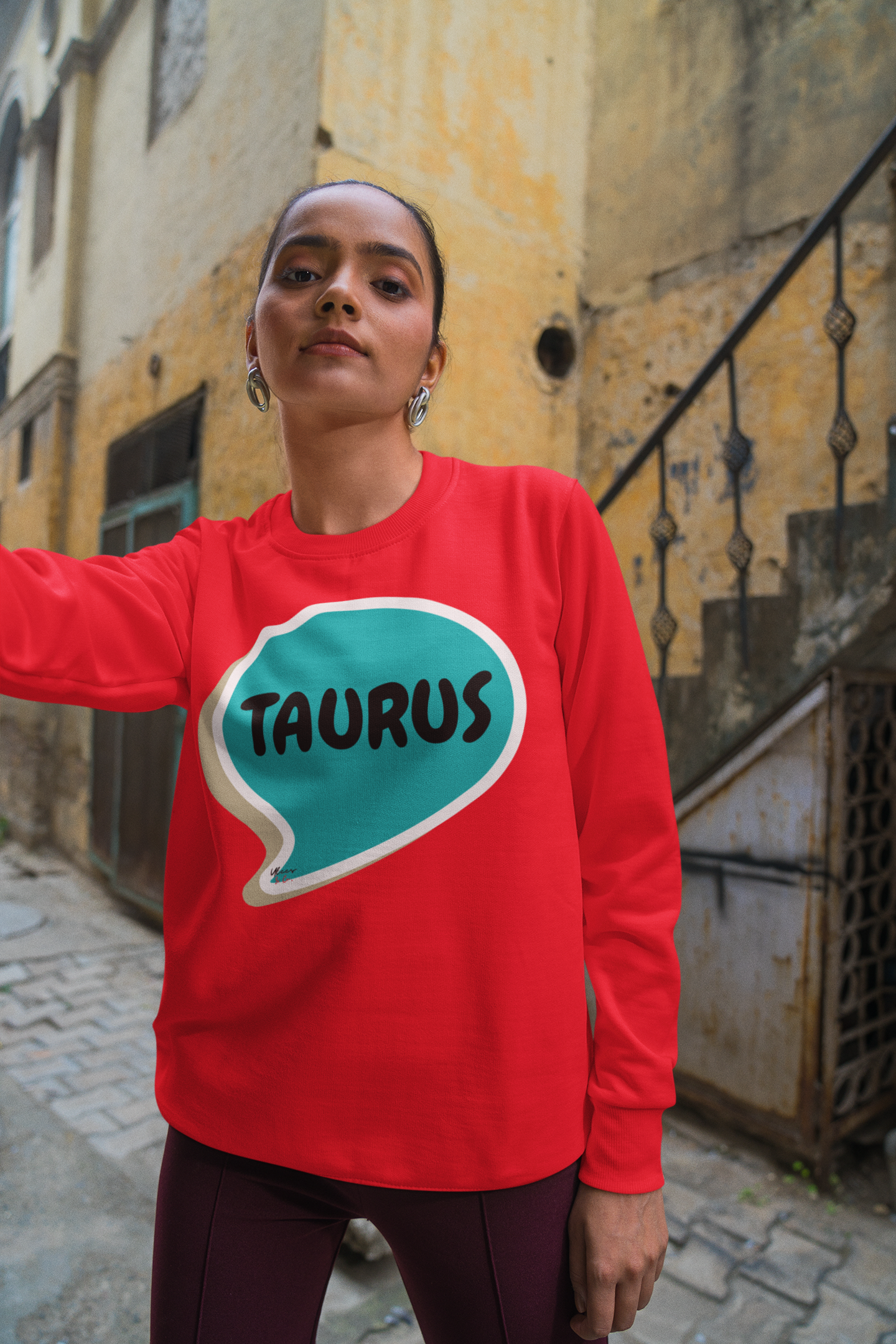 TAURUS ZODIAC SIGN IN SPEECH BUBBLE SWEATSHIRT PULLOVER SWEATER BIRTHDAY TAURUS SIGN FOR GIFT HOROSCOPE TAURUS SIGN UNISEX CREWNECK SWEATSHIRT