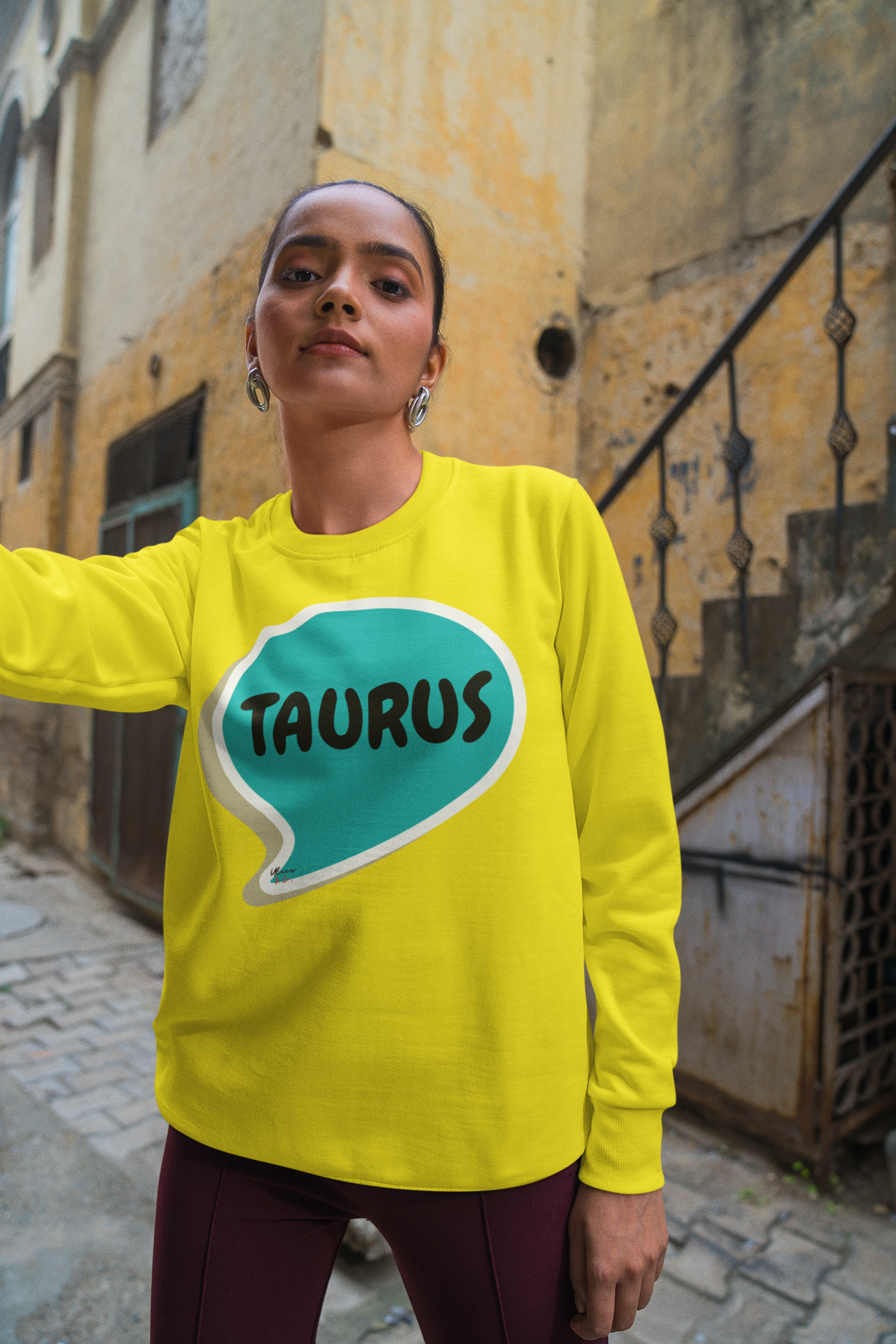 TAURUS ZODIAC SIGN IN SPEECH BUBBLE SWEATSHIRT PULLOVER SWEATER BIRTHDAY TAURUS SIGN FOR GIFT HOROSCOPE TAURUS SIGN UNISEX CREWNECK SWEATSHIRT