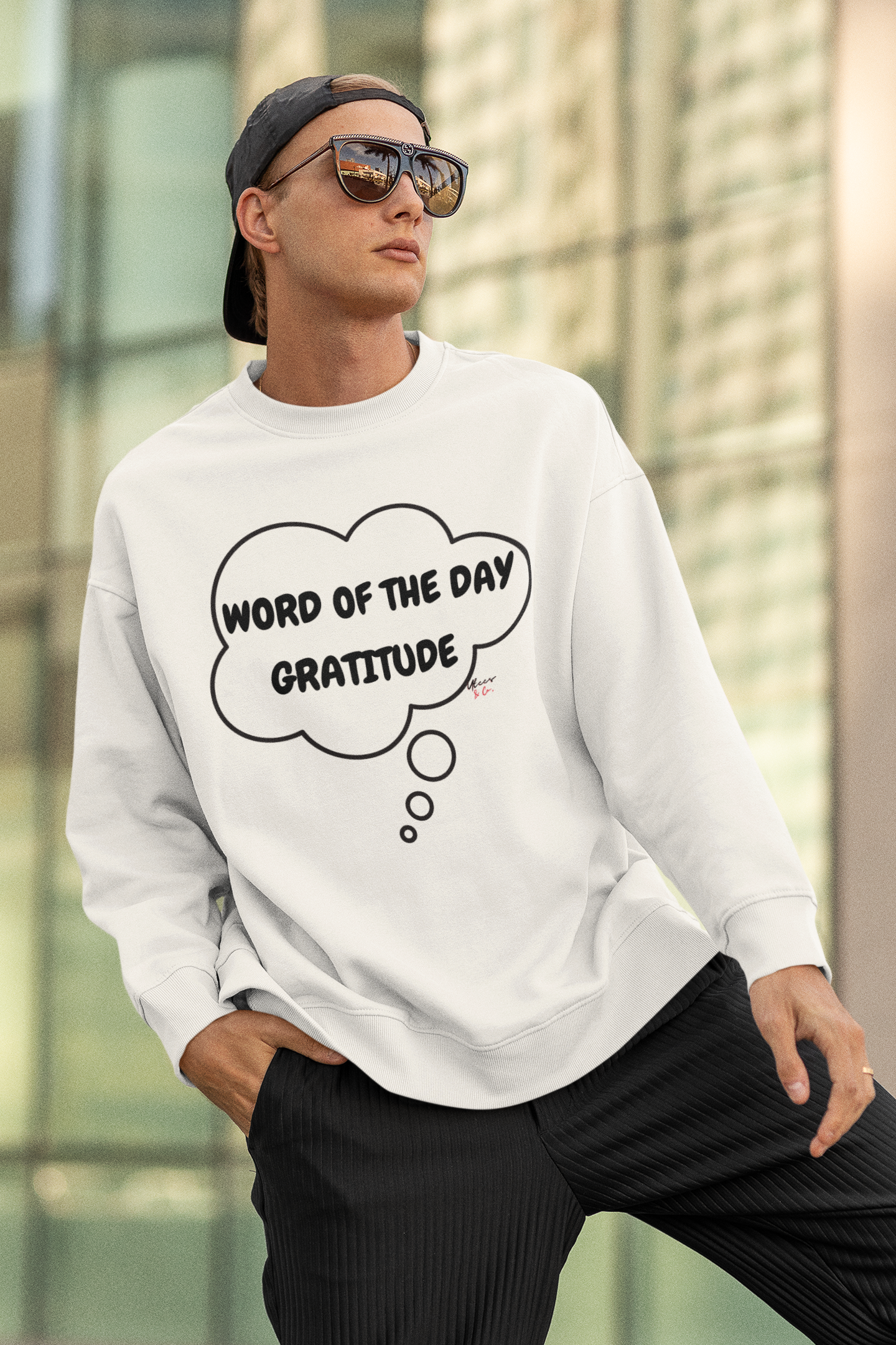 WORD OF THE DAY "GRATITUDE" IN THOUGHT BUBBLE UNISEX PULLOVER CREWNECK SWEATSHIRT FOR WOMEN MOTIVATIONAL SWEATERS FOR MEN INSPIRATIONAL SWEATSHIRTS FOR GIFTS MENTAL WELLNESS SWEATSHIRTS