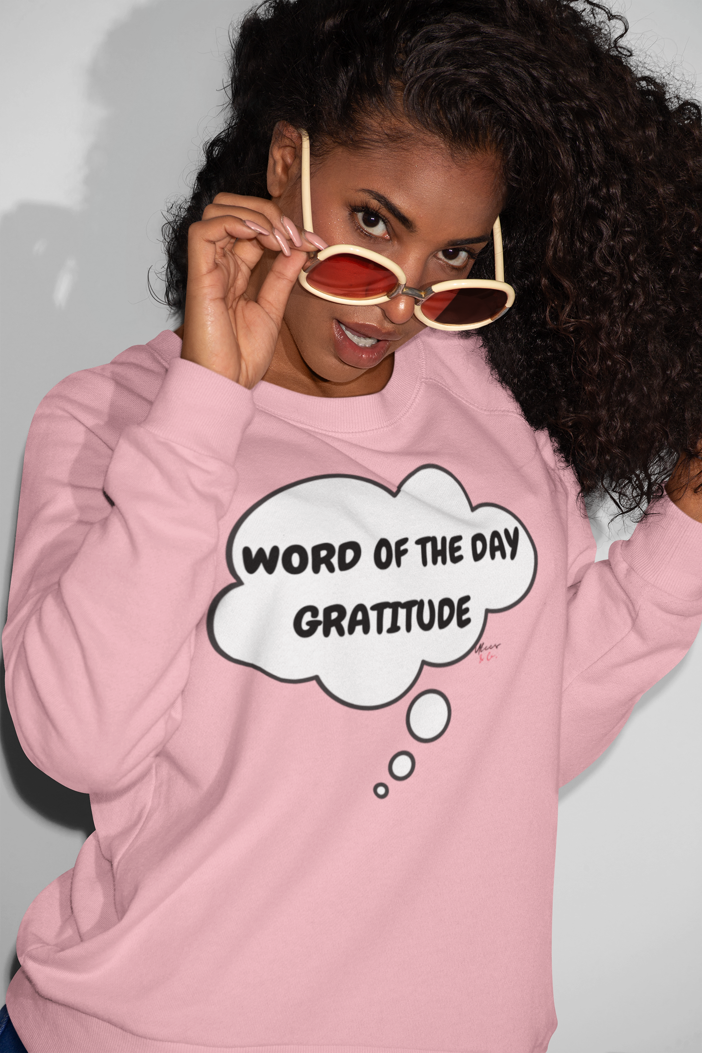 WORD OF THE DAY "GRATITUDE" IN THOUGHT BUBBLE UNISEX PULLOVER CREWNECK SWEATSHIRT FOR WOMEN MOTIVATIONAL SWEATERS FOR MEN INSPIRATIONAL SWEATSHIRTS FOR GIFTS MENTAL WELLNESS SWEATSHIRTS