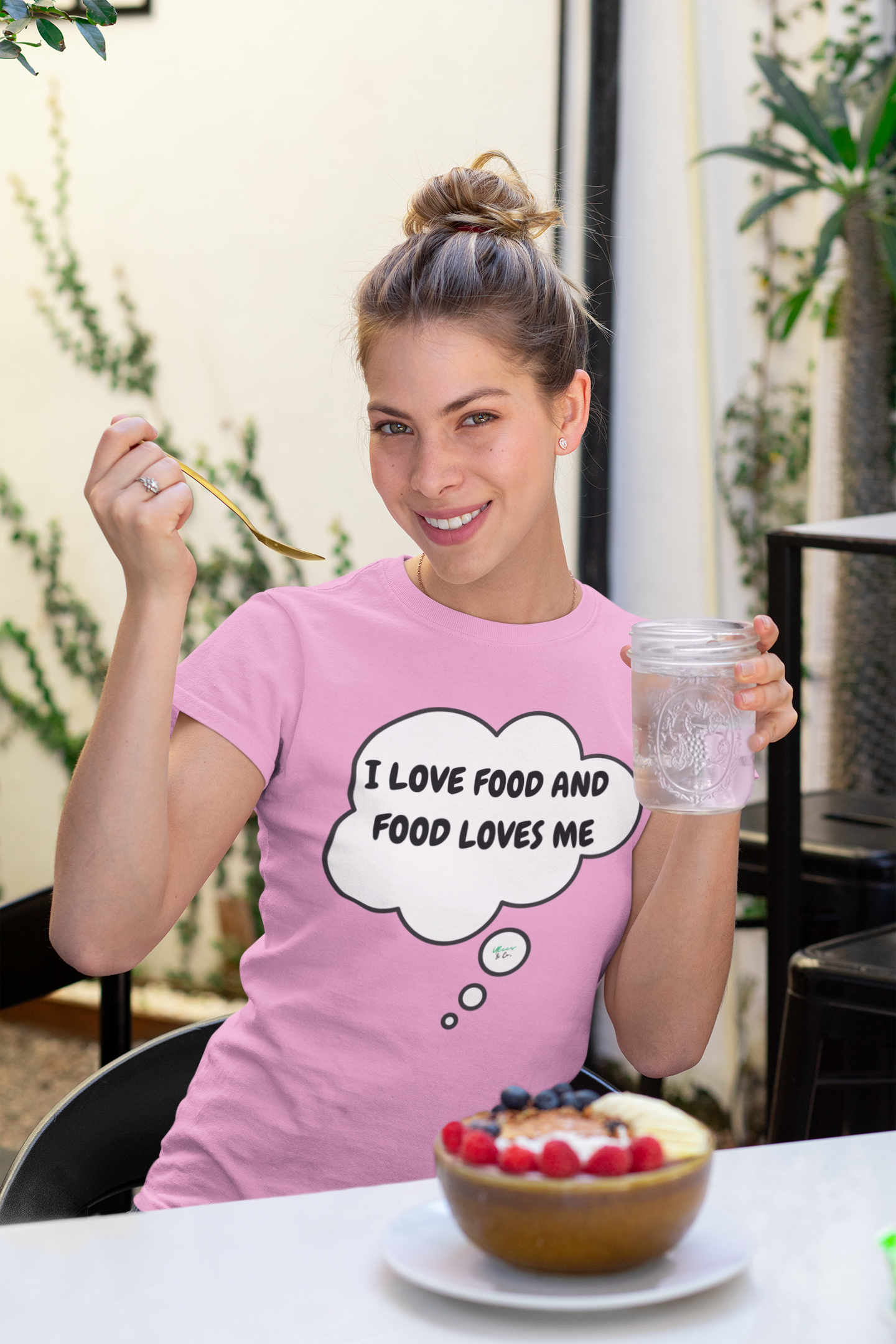 I LOVE FOOD AND FOOD LOVES ME  T-SHIRT IN THOUGHT BUBBLE UNISEX TSHIRT FUNNY SAYINGS T SHIRT SARCASTIC SAYINGS T-SHIRT SARCASM TEES GIFTS FOR WOMEN GIFT FOR MEN