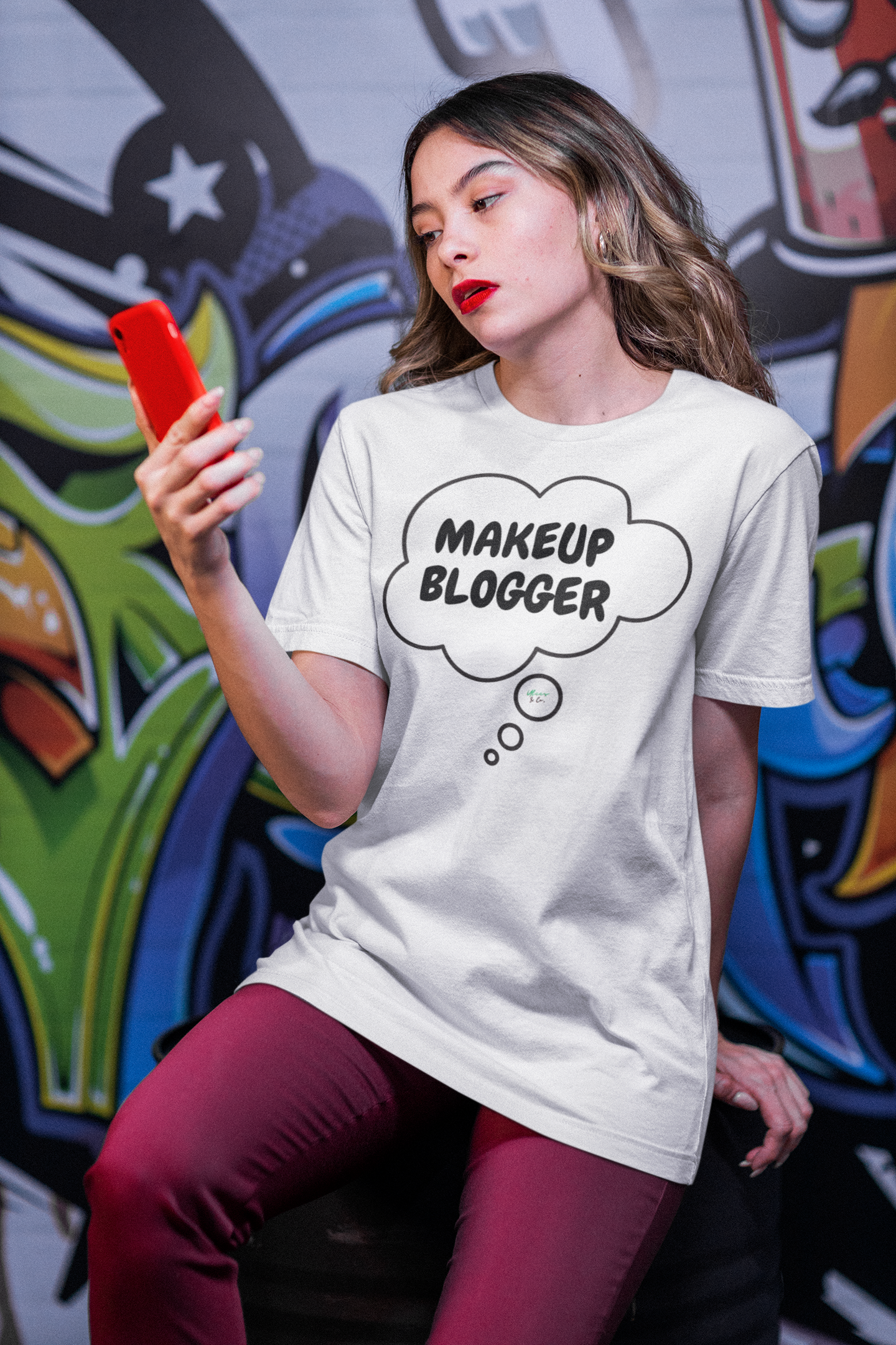 MAKEUP BLOGGER IN THOUGHT BUBBLE GRAPHIC UNISEX T-SHIRT SARCASTIC SHIRTS SARCASM TEES FUNNY TEES FOR WOMAN SHIRTS GIFTS HILARIOUS SHIRTS FOR MEN AND WOMEN
