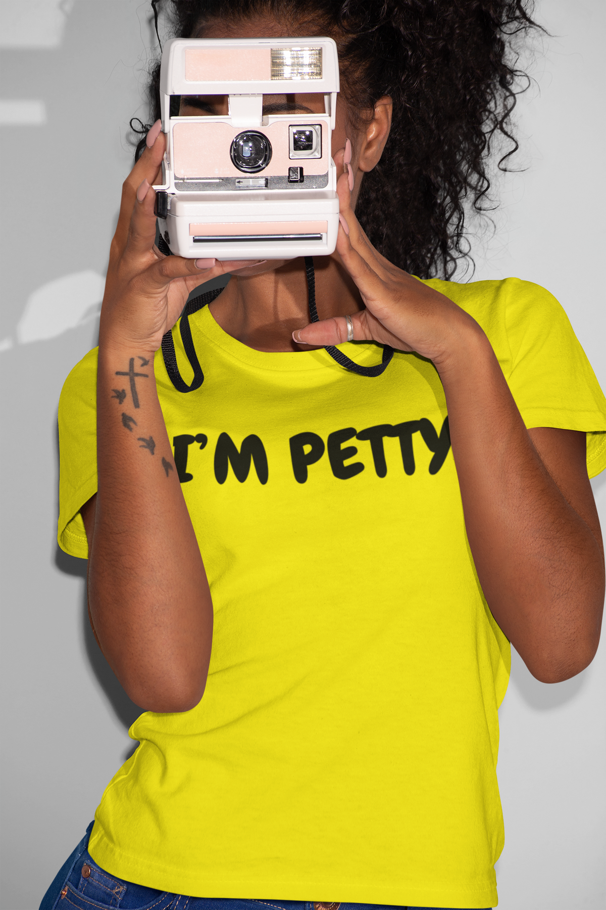 I'M PETTY T-SHIRT UNIQUE GRAPHIC UNISEX IN TEXT ONLY DESIGN SHIRT CASUAL STREETWEAR FASHION FUNNY SAYINGS TEES SARCASTIC TEES BIRTHDAY GIFTS WOMEN SHIRTS FOR MEN