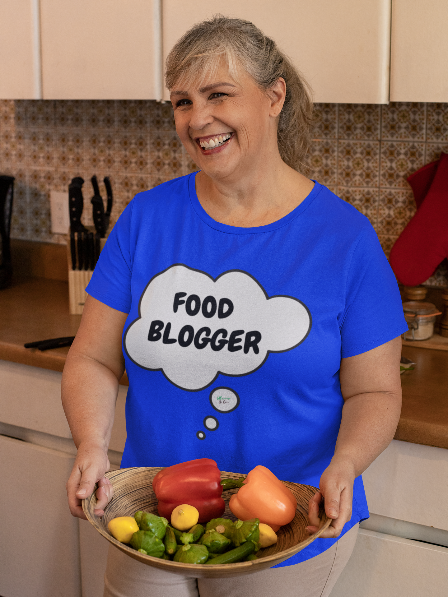 FOOD BLOGGER IN THOUGHT BUBBLE GRAPHIC UNISEX T-SHIRT SARCASTIC SHIRTS SARCASM TEES FUNNY TEES FOR WOMAN SHIRTS GIFTS HILARIOUS SHIRTS FOR MEN AND WOMEN