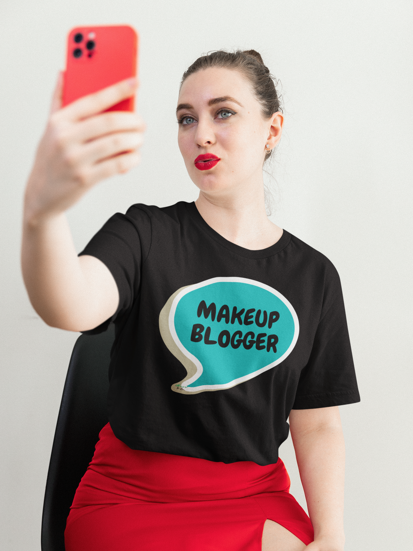 MAKEUP BLOGGER IN SPEECH BUBBLE GRAPHIC UNISEX T-SHIRT SARCASTIC SHIRTS SARCASM TEES FUNNY TEES FOR WOMAN SHIRTS GIFTS HILARIOUS SHIRTS FOR MEN AND WOMEN