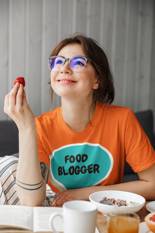 FOOD BLOGGER IN SPEECH BUBBLE GRAPHIC UNISEX T-SHIRT SARCASTIC SHIRTS SARCASM TEES FUNNY TEES FOR WOMAN SHIRTS GIFTS HILARIOUS SHIRTS FOR MEN AND WOMEN