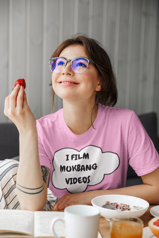 I FEEL MUCKBANG VIDEOS T-SHIRT GRAPHIC UNISEX T-SHIRT UNIQUE GIFT SOCIAL MEDIA VIRAL TRENDS CUSTOM GIFT CUSTOM TSHIRT BIRTHDAY GIFT IN THOUGHT BUBBLE TRENDING MEME SHIRT FOR WOMEN SHIRT FOR MEN