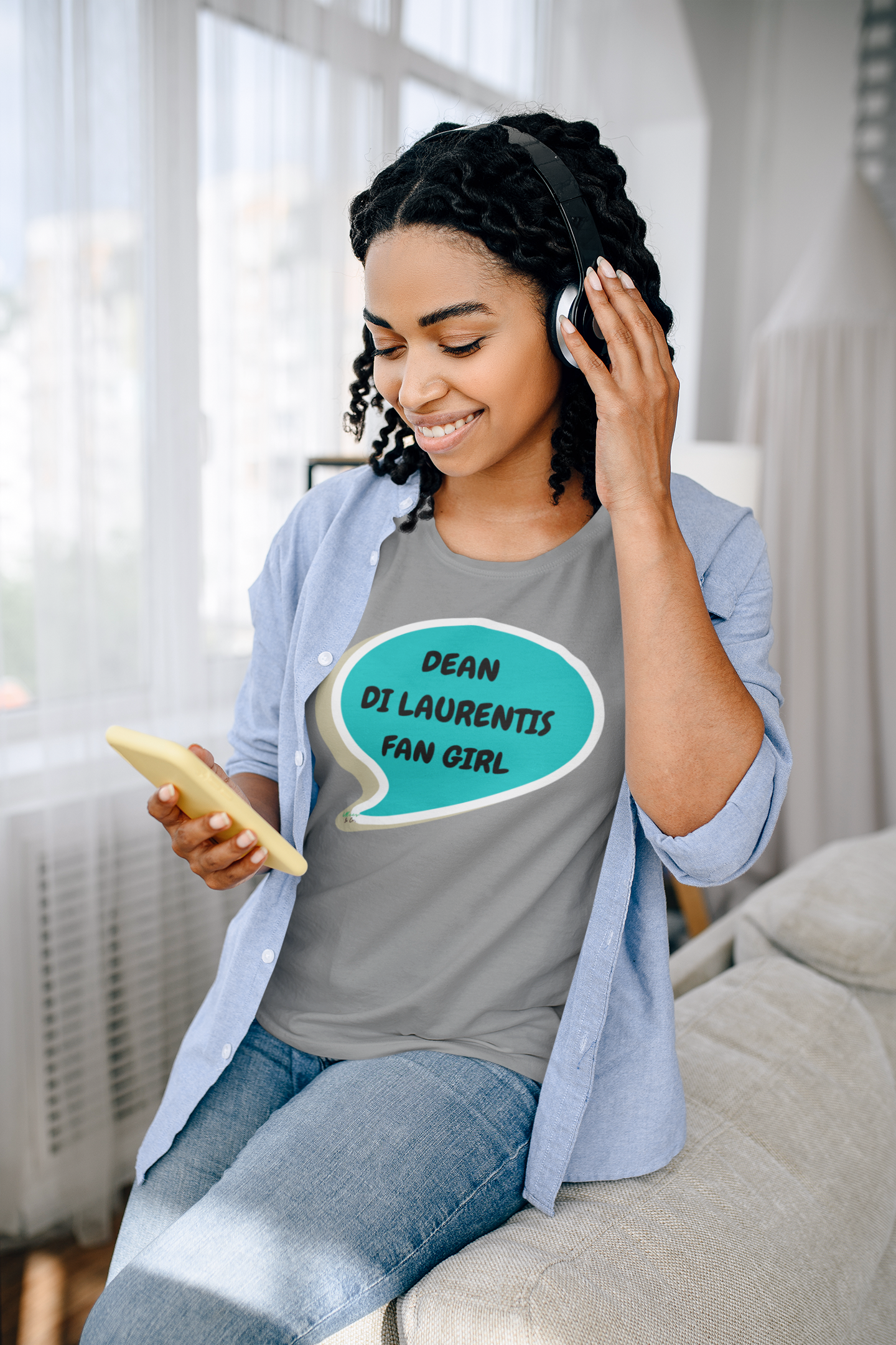 DEAN DI LAURENTIS FAN GIRL T-SHIRT HOCKEY PLAYER UNIQUE GRAPHIC UNISEX SPEECH BUBBLE SHIRT STREETWEAR FASHION OFF CAMPUS TEES OFF CAMPUS SERIES HOCKEY TEAM TEES BIRTHDAY GIFTS FOR WOMEN GIFT FOR MEN