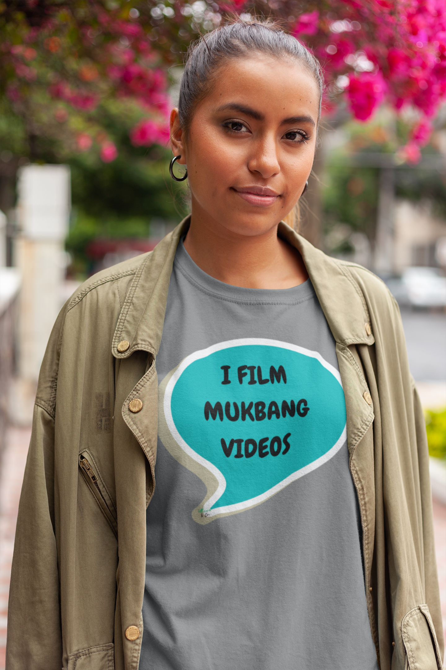 I FILM MUCKBANG VIDEOS T-SHIRT GRAPHIC UNISEX T-SHIRT UNIQUE GIFT SOCIAL MEDIA VIRAL TRENDS CUSTOM GIFT CUSTOM TSHIRT BIRTHDAY GIFT IN SPEECH BUBBLE TRENDING MEME SHIRT FOR WOMEN SHIRT FOR MEN